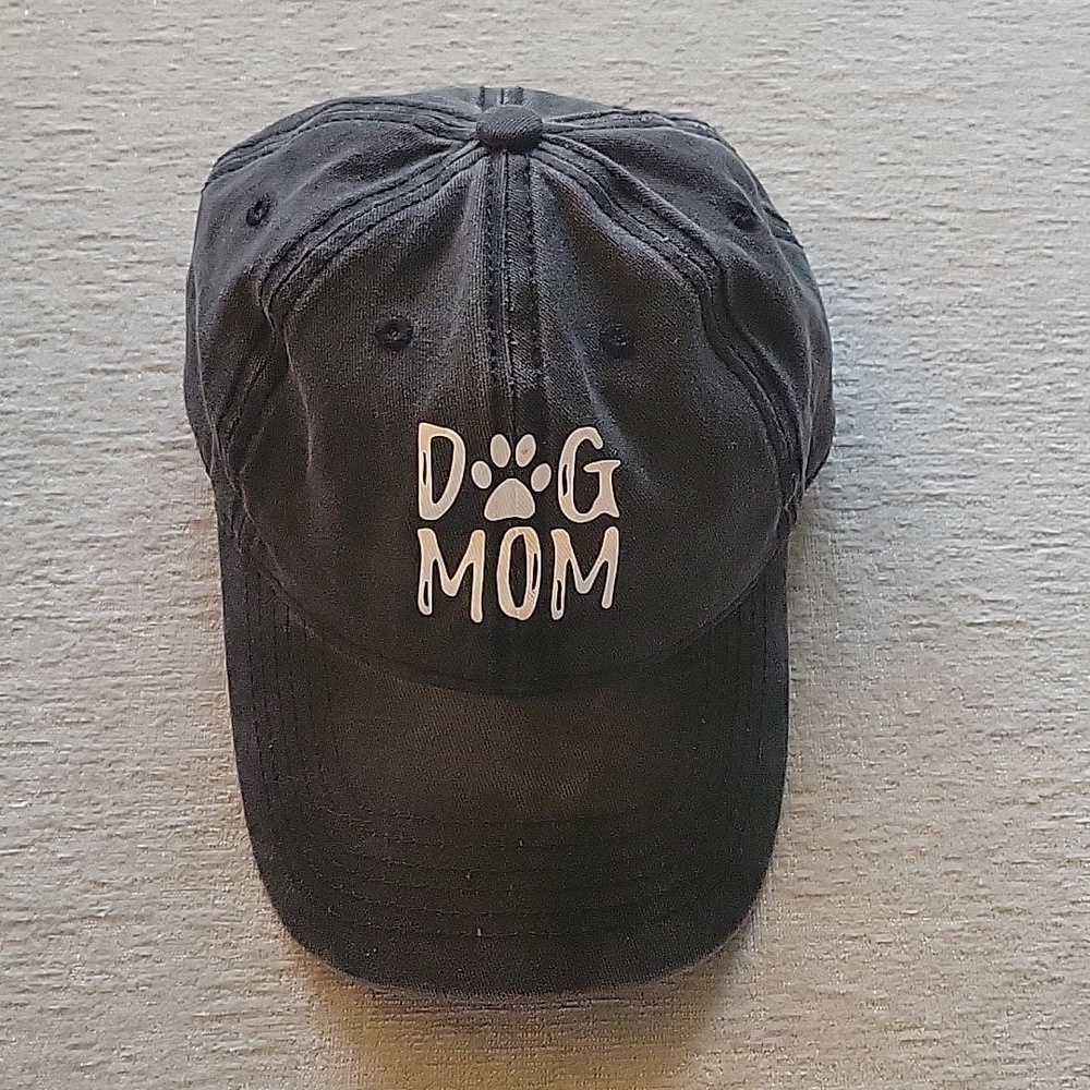 DOG MOM 🐾 black cap hat with adjustable band.